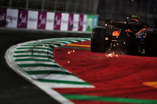 Lando Norris (GBR) McLaren MCL36 runs wide.
25.03.2022 Formula 1 World Championship, Rd 2, Saudi Arabian Grand Prix, Jeddah, Saudi Arabia, Practice Day.
 - www.xpbimages.com, EMail: requests@xpbimages.com © Copyright: Coates / XPB Images