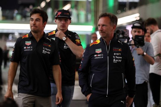(L to R): Sergio Perez (MEX) Red Bull Racing; Max Verstappen (NLD) Red Bull Racing; and Christian Horner (GBR) Red Bull Racing Team Principal head to a meeting following a missile strike on an Aramco oil facility near to the circuit.

25.03.2022 Formula 1 World Championship, Rd 2, Saudi Arabian Grand Prix, Jeddah, Saudi Arabia, Practice Day.
- www.xpbimages.com, EMail: requests@xpbimages.com © Copyright: Moy / XPB Images
