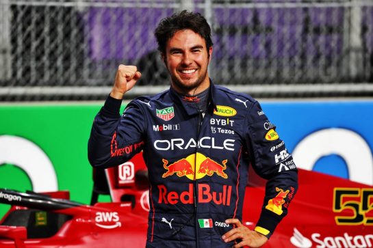 Sergio Perez (MEX) Red Bull Racing celebrates his pole position in qualifying parc ferme.
26.03.2022. Formula 1 World Championship, Rd 2, Saudi Arabian Grand Prix, Jeddah, Saudi Arabia, Qualifying Day.
- www.xpbimages.com, EMail: requests@xpbimages.com © Copyright: Batchelor / XPB Images
