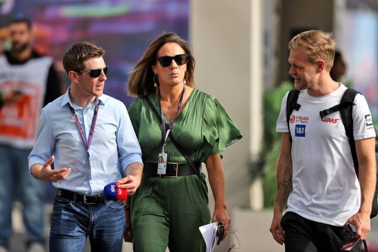 (L to R): Anthony Davidson (GBR) Sky Sports F1 Presenter with Natalie Pinkham (GBR) Sky Sports Presenter and Kevin Magnussen (DEN) Haas F1 Team.
27.03.2022. Formula 1 World Championship, Rd 2, Saudi Arabian Grand Prix, Jeddah, Saudi Arabia, Race Day.
- www.xpbimages.com, EMail: requests@xpbimages.com © Copyright: Moy / XPB Images