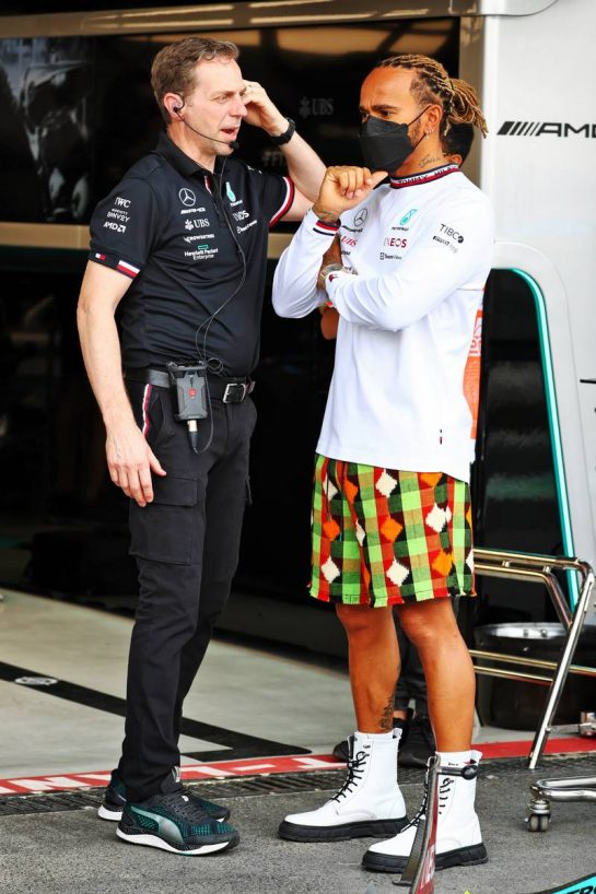 (L to R): Matt Deane (GBR) Mercedes AMG F1 Chief Mechanic with Lewis Hamilton (GBR) Mercedes AMG F1.
27.03.2022. Formula 1 World Championship, Rd 2, Saudi Arabian Grand Prix, Jeddah, Saudi Arabia, Race Day.
- www.xpbimages.com, EMail: requests@xpbimages.com © Copyright: Batchelor / XPB Images