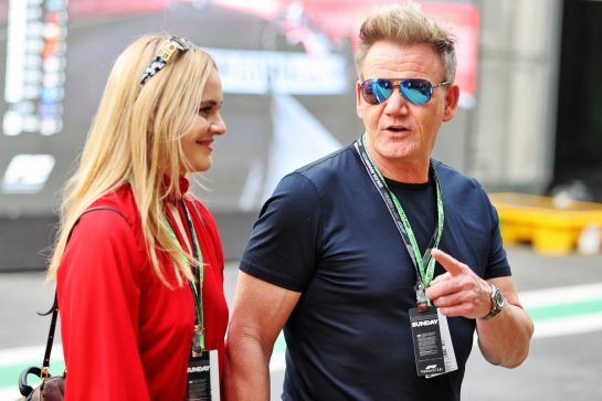 (L to R): Tilly Ramsey (GBR) Television Presenter and Chef with her father Gordon Ramsey (GBR) Celebrity Chef.
27.03.2022. Formula 1 World Championship, Rd 2, Saudi Arabian Grand Prix, Jeddah, Saudi Arabia, Race Day.
- www.xpbimages.com, EMail: requests@xpbimages.com © Copyright: Moy / XPB Images