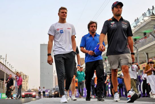 (L to R): Mick Schumacher (GER) Haas F1 Team and Sergio Perez (MEX) Red Bull Racing on the drivers parade.
27.03.2022. Formula 1 World Championship, Rd 2, Saudi Arabian Grand Prix, Jeddah, Saudi Arabia, Race Day.
- www.xpbimages.com, EMail: requests@xpbimages.com © Copyright: Batchelor / XPB Images
