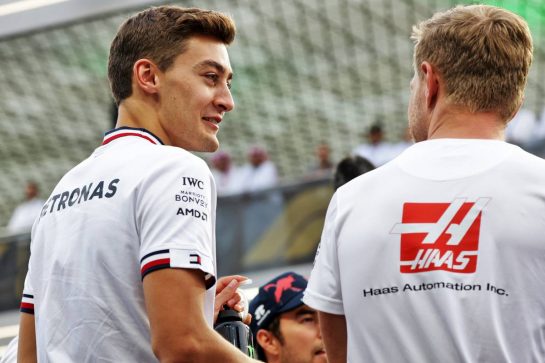 (L to R): George Russell (GBR) Mercedes AMG F1 and Kevin Magnussen (DEN) Haas F1 Team on the drivers parade.
27.03.2022. Formula 1 World Championship, Rd 2, Saudi Arabian Grand Prix, Jeddah, Saudi Arabia, Race Day.
- www.xpbimages.com, EMail: requests@xpbimages.com © Copyright: Bearne / XPB Images