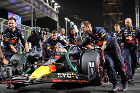 Max Verstappen (NLD) Red Bull Racing RB18 on the grid.
27.03.2022. Formula 1 World Championship, Rd 2, Saudi Arabian Grand Prix, Jeddah, Saudi Arabia, Race Day.
- www.xpbimages.com, EMail: requests@xpbimages.com © Copyright: Bearne / XPB Images