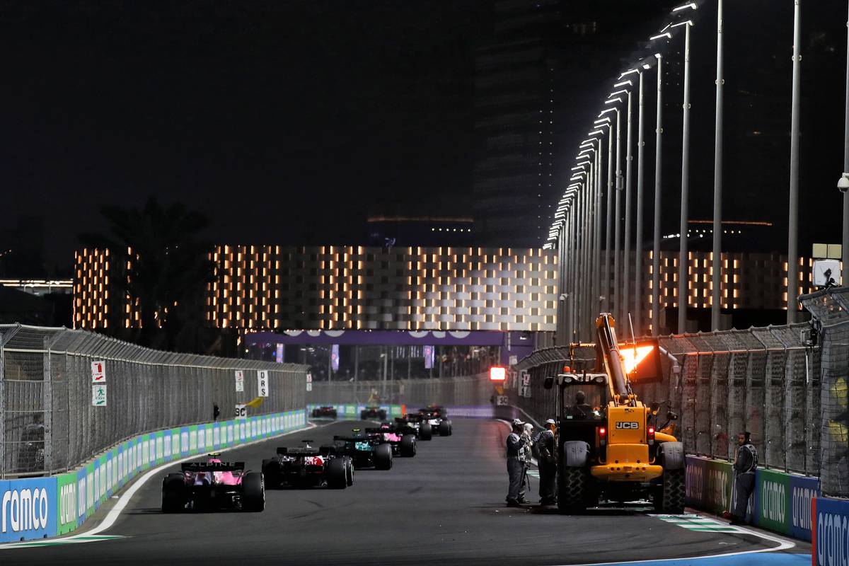 Nicholas Latifi (CDN) Williams Racing FW44 crashed out of the race. 27.03.2022. Formula 1 World Championship, Rd 2, Saudi Arabian Grand Prix, Jeddah