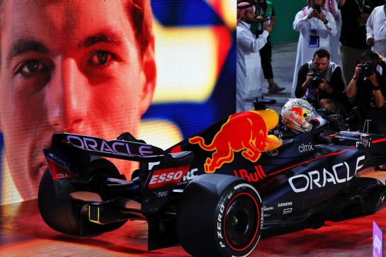 Race winner Max Verstappen (NLD) Red Bull Racing RB18 in parc ferme.
27.03.2022. Formula 1 World Championship, Rd 2, Saudi Arabian Grand Prix, Jeddah, Saudi Arabia, Race Day.
- www.xpbimages.com, EMail: requests@xpbimages.com © Copyright: Batchelor / XPB Images