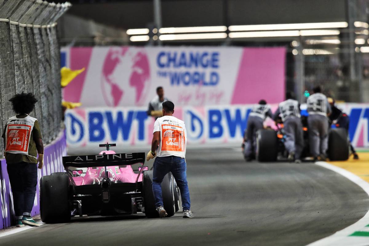 Verstappen snatches late win from Leclerc in Saudi Arabian GP