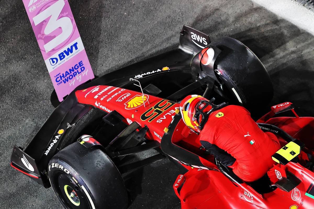 Third placed Carlos Sainz Jr (ESP) Ferrari F1-75 in parc ferme. 27.03.2022. Formula 1 World Championship, Rd 2, Saudi Arabian Grand Prix, Jeddah