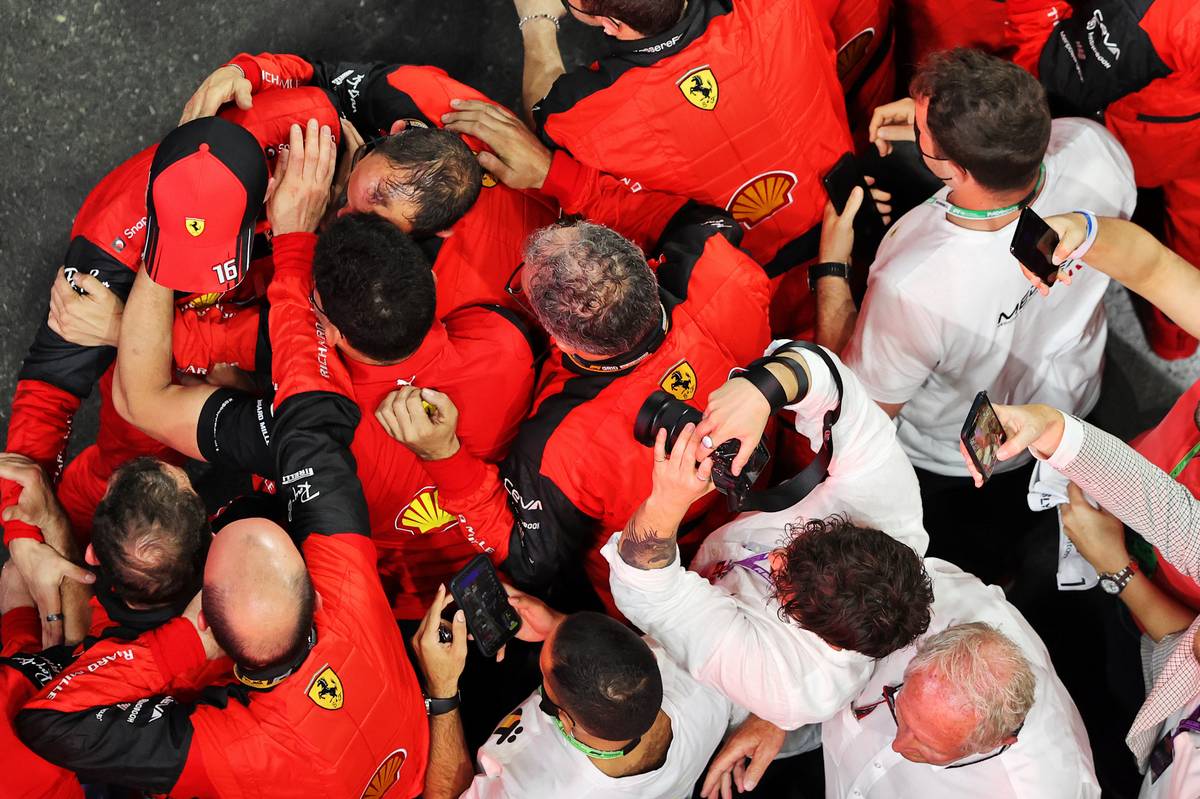 Charles Leclerc (MON) Ferrari celebrates his second position with the team in parc ferme. 27.03.2022. Formula 1 World Championship, Rd 2, Saudi Arabian Grand Prix, Jeddah