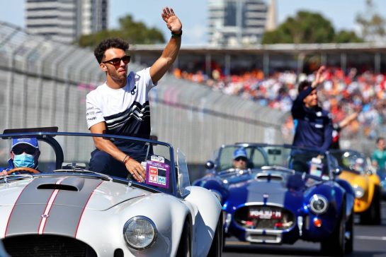 Pierre Gasly (FRA) AlphaTauri on the drivers parade.
10.04.2022. Formula 1 World Championship, Rd 3, Australian Grand Prix, Albert Park, Melbourne, Australia, Race Day.
- www.xpbimages.com, EMail: requests@xpbimages.com © Copyright: Batchelor / XPB Images