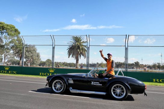 Daniel Ricciardo (AUS) McLaren on the drivers parade.
10.04.2022. Formula 1 World Championship, Rd 3, Australian Grand Prix, Albert Park, Melbourne, Australia, Race Day.
- www.xpbimages.com, EMail: requests@xpbimages.com © Copyright: Coates / XPB Images