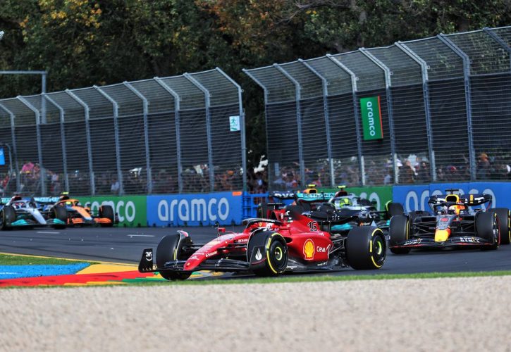 Charles Leclerc (MON) Ferrari F1-75 leads at the start of the race. 10.04.2022. Formula 1 World Championship, Rd 3, Australian Grand Prix, Albert Park, Melbourne