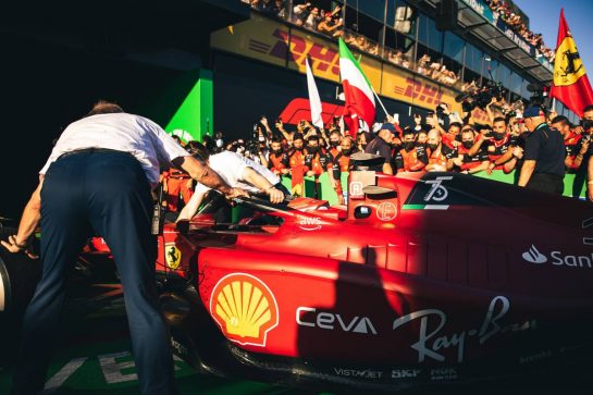 Race winner Charles Leclerc (MON) Ferrari F1-75 in parc ferme.
10.04.2022. Formula 1 World Championship, Rd 3, Australian Grand Prix, Albert Park, Melbourne, Australia, Race Day.
- www.xpbimages.com, EMail: requests@xpbimages.com © Copyright: Bearne / XPB Images