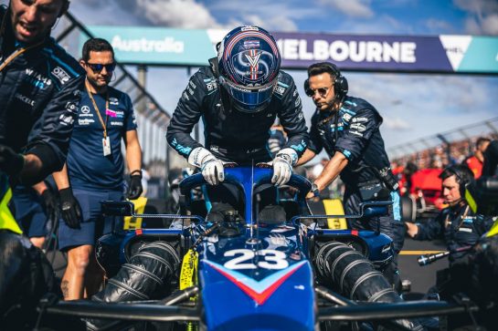Alexander Albon (THA) Williams Racing FW44 on the grid.
10.04.2022. Formula 1 World Championship, Rd 3, Australian Grand Prix, Albert Park, Melbourne, Australia, Race Day.
- www.xpbimages.com, EMail: requests@xpbimages.com © Copyright: Bearne / XPB Images