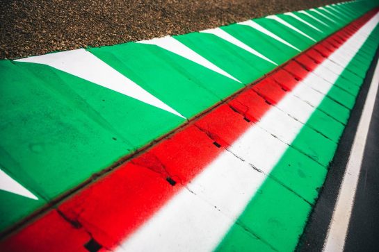 Circuit atmosphere - kerb detail.
21.04.2022. Formula 1 World Championship, Rd 4, Emilia Romagna Grand Prix, Imola, Italy, Preparation Day.
- www.xpbimages.com, EMail: requests@xpbimages.com © Copyright: Bearne / XPB Images