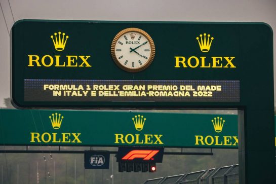 Circuit atmosphere - Rolex clock in the pits.
21.04.2022. Formula 1 World Championship, Rd 4, Emilia Romagna Grand Prix, Imola, Italy, Preparation Day.
- www.xpbimages.com, EMail: requests@xpbimages.com © Copyright: Bearne / XPB Images