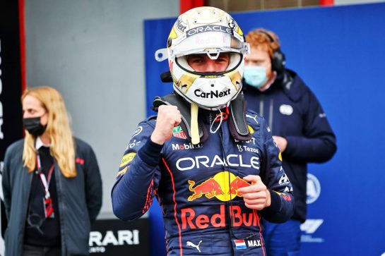 Max Verstappen (NLD) Red Bull Racing celebrates his pole position in qualifying parc ferme.
22.04.2022. Formula 1 World Championship, Rd 4, Emilia Romagna Grand Prix, Imola, Italy, Qualifying Day.
- www.xpbimages.com, EMail: requests@xpbimages.com © Copyright: Batchelor / XPB Images