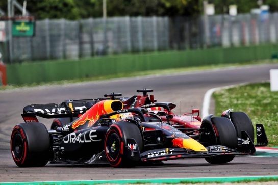 Max Verstappen (NLD) Red Bull Racing RB18 passes Charles Leclerc (MON) Ferrari F1-75 for the lead.
23.04.2022. Formula 1 World Championship, Rd 4, Emilia Romagna Grand Prix, Imola, Italy, Sprint Day.
 - www.xpbimages.com, EMail: requests@xpbimages.com © Copyright: Coates / XPB Images