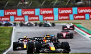 Max Verstappen (NLD) Red Bull Racing RB18 leads at the start of the race. 24.04.2022. Formula 1 World Championship, Rd 4, Emilia Romagna Grand Prix, Imola, Italy, Race