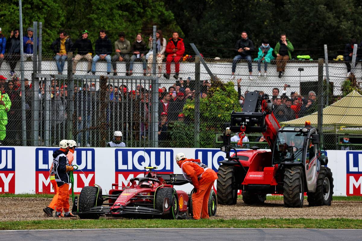 Carlos Sainz Jr (ESP) Ferrari F1-75 retired from the race at the start. 24.04.2022. Formula 1 World Championship, Rd 4, Emilia Romagna Grand Prix, Imola, Italy, Race