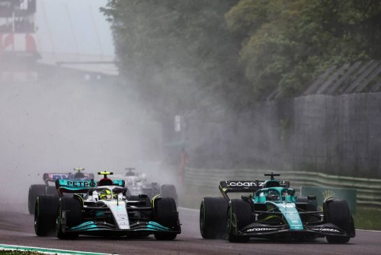 Lewis Hamilton (GBR) Mercedes AMG F1 W13 and Lance Stroll (CDN) Aston Martin F1 Team AMR22 battle for position.
24.04.2022. Formula 1 World Championship, Rd 4, Emilia Romagna Grand Prix, Imola, Italy, Race Day.
- www.xpbimages.com, EMail: requests@xpbimages.com © Copyright: Batchelor / XPB Images