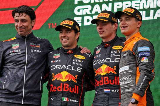 The podium (L to R): Enrico Balbo, Red Bull Racing Head of Aerodynamics; Sergio Perez (MEX) Red Bull Racing, second; Max Verstappen (NLD) Red Bull Racing, race winner; Lando Norris (GBR) McLaren, third.
24.04.2022. Formula 1 World Championship, Rd 4, Emilia Romagna Grand Prix, Imola, Italy, Race Day.
- www.xpbimages.com, EMail: requests@xpbimages.com © Copyright: Bearne / XPB Images