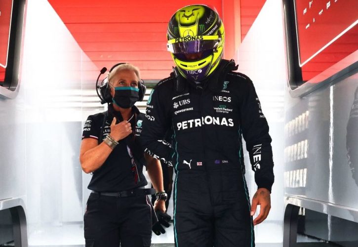 https://f1i.com/wp-content/uploads/2022/04/lewis-hamilton-3-725x500.jpg