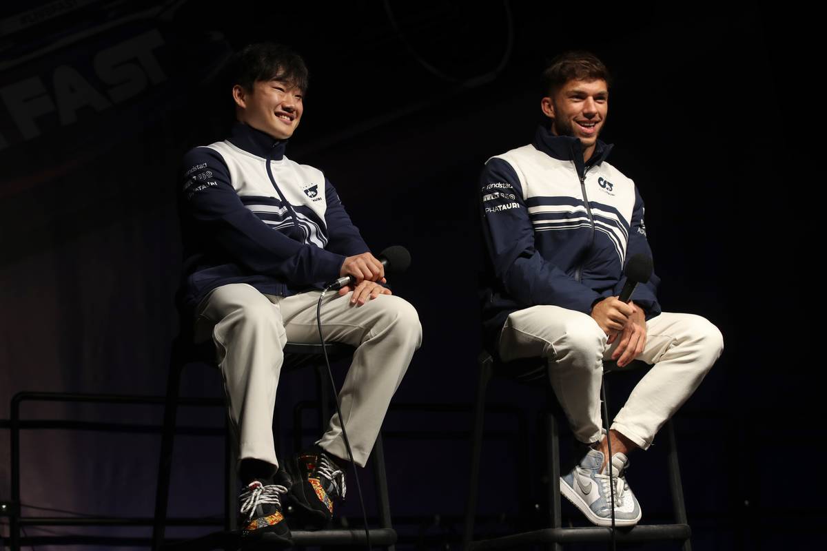 Yuki Tsunoda (JPN) AlphaTauri with team mate Pierre Gasly (FRA) AlphaTauri. 09.04.2022. Formula 1 World Championship, Rd 3, Australian