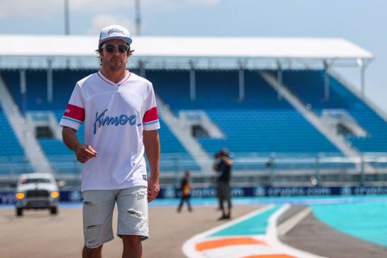 Fernando Alonso (ESP), Alpine F1 Team 05.05.2022. Formula 1 World Championship, Rd 5, Miami Grand Prix, Miami, Florida, USA, Preparation Day.- www.xpbimages.com, EMail: requests@xpbimages.com © Copyright: Charniaux / XPB Images