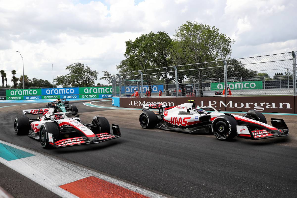 Kevin Magnussen (DEN) Haas VF-22 and Mick Schumacher (GER) Haas VF-22 battle for position. 08.05.2022. Formula 1 World Championship, Rd 5, Miami Grand Prix, Miami, Florida, USA, Race