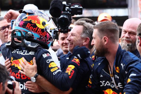 Max Verstappen (NLD) Red Bull Racing RB18 celebrates 1st place with Christian Horner (GBR) Red Bull Racing Team Principal.
08.05.2022. Formula 1 World Championship, Rd 5, Miami Grand Prix, Miami, Florida, USA, Race Day.
- www.xpbimages.com, EMail: requests@xpbimages.com © Copyright: Batchelor / XPB Images