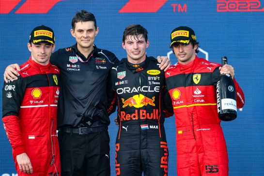 Charles Leclerc (FRA), Scuderia Ferrari Max Verstappen (NLD), Red Bull Racing and Carlos Sainz Jr (ESP), Scuderia Ferrari 
08.05.2022. Formula 1 World Championship, Rd 5, Miami Grand Prix, Miami, Florida, USA, Race Day.
- www.xpbimages.com, EMail: requests@xpbimages.com © Copyright: Charniaux / XPB Images