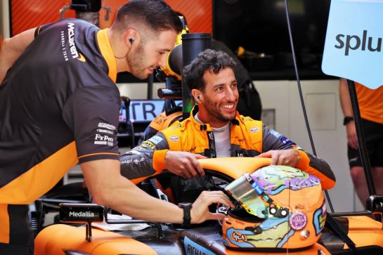 Daniel Ricciardo (AUS) McLaren MCL36.
21.05.2022. Formula 1 World Championship, Rd 6, Spanish Grand Prix, Barcelona, Spain, Qualifying Day.
- www.xpbimages.com, EMail: requests@xpbimages.com © Copyright: Bearne / XPB Images
