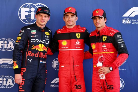 Qualifying top three in parc ferme (L to R): Max Verstappen (NLD) Red Bull Racing, second; Charles Leclerc (MON) Ferrari, pole position; Carlos Sainz Jr (ESP) Ferrari, third.
21.05.2022. Formula 1 World Championship, Rd 6, Spanish Grand Prix, Barcelona, Spain, Qualifying Day.
- www.xpbimages.com, EMail: requests@xpbimages.com © Copyright: Batchelor / XPB Images