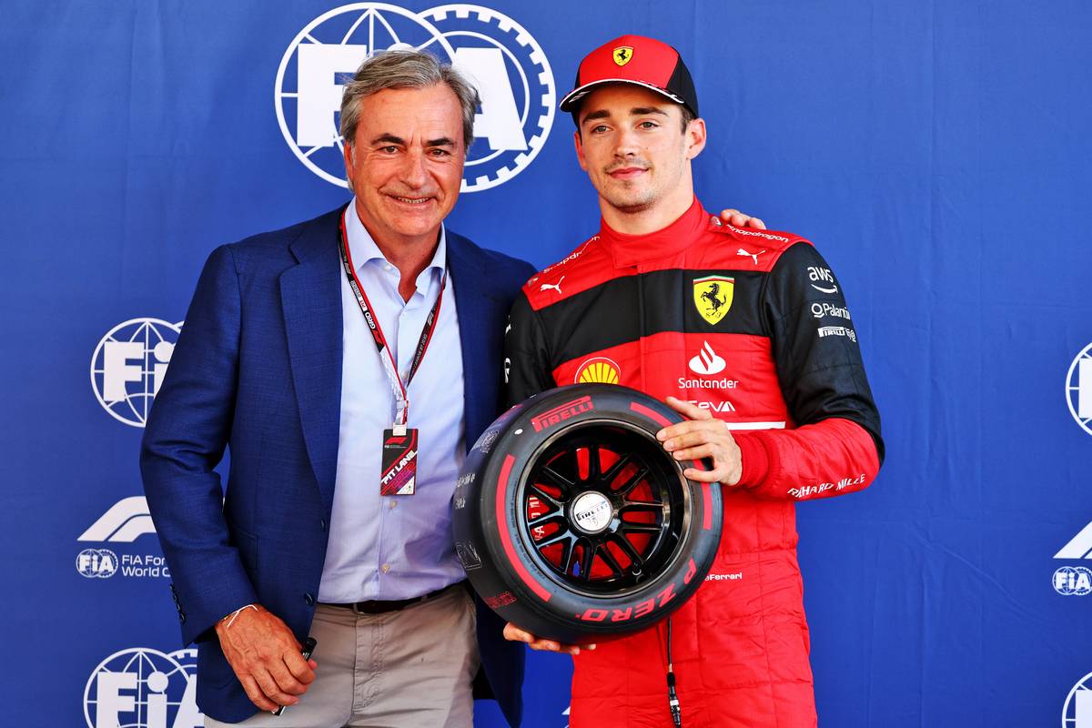 Charles Leclerc (MON) Ferrari receives trhe Pirelli Pole Position Award from Carlos Sainz (ESP). 21.05.2022. Formula 1 World Championship, Rd 6, Spanish Grand Prix, Barcelona, Spain, Qualifying