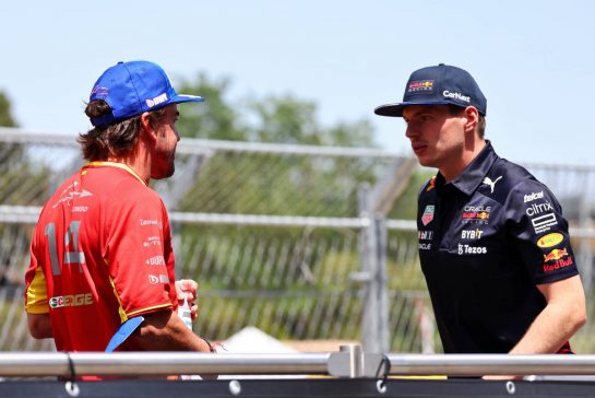 (L to R): Fernando Alonso (ESP) Alpine F1 Team and Max Verstappen (NLD) Red Bull Racing on the drivers parade.
22.05.2022. Formula 1 World Championship, Rd 6, Spanish Grand Prix, Barcelona, Spain, Race Day.
- www.xpbimages.com, EMail: requests@xpbimages.com © Copyright: Batchelor / XPB Images