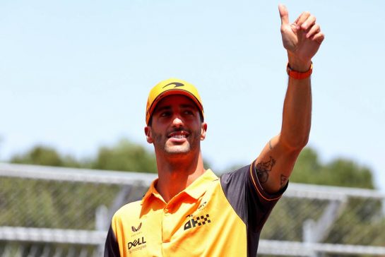 Daniel Ricciardo (AUS) McLaren on the drivers parade.
22.05.2022. Formula 1 World Championship, Rd 6, Spanish Grand Prix, Barcelona, Spain, Race Day.
- www.xpbimages.com, EMail: requests@xpbimages.com © Copyright: Batchelor / XPB Images