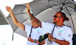 Hamilton insists he's 'not the leader' at Mercedes