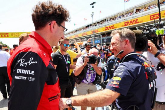 (L to R): Mattia Binotto (ITA) Ferrari Team Principal with Christian Horner (GBR) Red Bull Racing Team Principal on the grid.
22.05.2022. Formula 1 World Championship, Rd 6, Spanish Grand Prix, Barcelona, Spain, Race Day.
- www.xpbimages.com, EMail: requests@xpbimages.com © Copyright: Batchelor / XPB Images