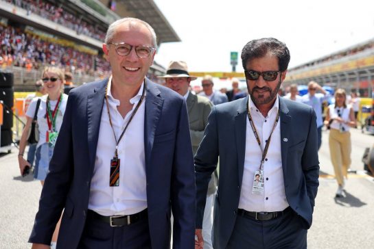 (L to R): Stefano Domenicali (ITA) Formula One President and CEO with Mohammed Bin Sulayem (UAE) FIA President on the grid.
22.05.2022. Formula 1 World Championship, Rd 6, Spanish Grand Prix, Barcelona, Spain, Race Day.
- www.xpbimages.com, EMail: requests@xpbimages.com © Copyright: Bearne / XPB Images