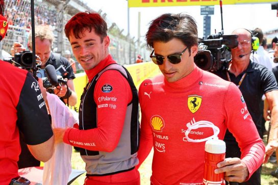Carlos Sainz Jr (ESP) Ferrari with team mate Charles Leclerc (MON) Ferrari on the grid..
22.05.2022. Formula 1 World Championship, Rd 6, Spanish Grand Prix, Barcelona, Spain, Race Day.
- www.xpbimages.com, EMail: requests@xpbimages.com © Copyright: Batchelor / XPB Images