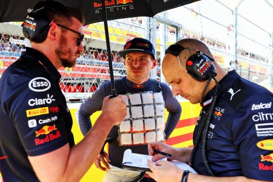 Max Verstappen (NLD) Red Bull Racing on the grid.
22.05.2022. Formula 1 World Championship, Rd 6, Spanish Grand Prix, Barcelona, Spain, Race Day.
- www.xpbimages.com, EMail: requests@xpbimages.com © Copyright: Batchelor / XPB Images