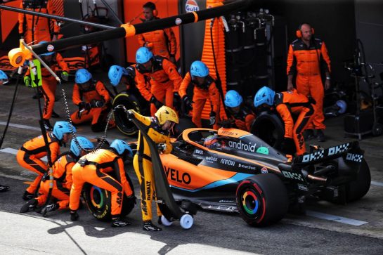 Daniel Ricciardo (AUS) McLaren MCL36 makes a pit stop.
22.05.2022. Formula 1 World Championship, Rd 6, Spanish Grand Prix, Barcelona, Spain, Race Day.
 - www.xpbimages.com, EMail: requests@xpbimages.com © Copyright: Coates / XPB Images