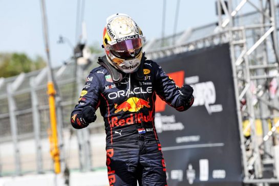Race winner Max Verstappen (NLD) Red Bull Racing celebrates in parc ferme.
22.05.2022. Formula 1 World Championship, Rd 6, Spanish Grand Prix, Barcelona, Spain, Race Day.
- www.xpbimages.com, EMail: requests@xpbimages.com © Copyright: Bearne / XPB Images
