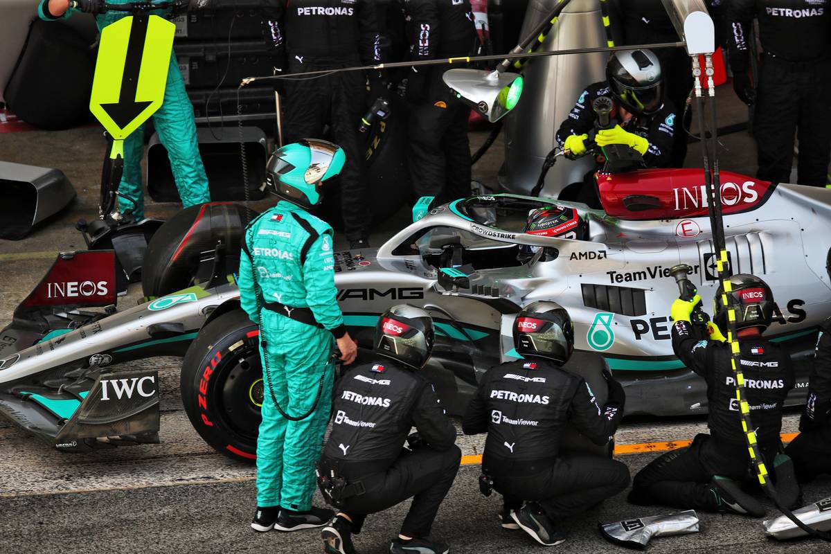 George Russell (GBR) Mercedes AMG F1 W13 makes a pit stop. 22.05.2022. Formula 1 World Championship, Rd 6, Spanish Grand Prix, Barcelona, Spain, Race