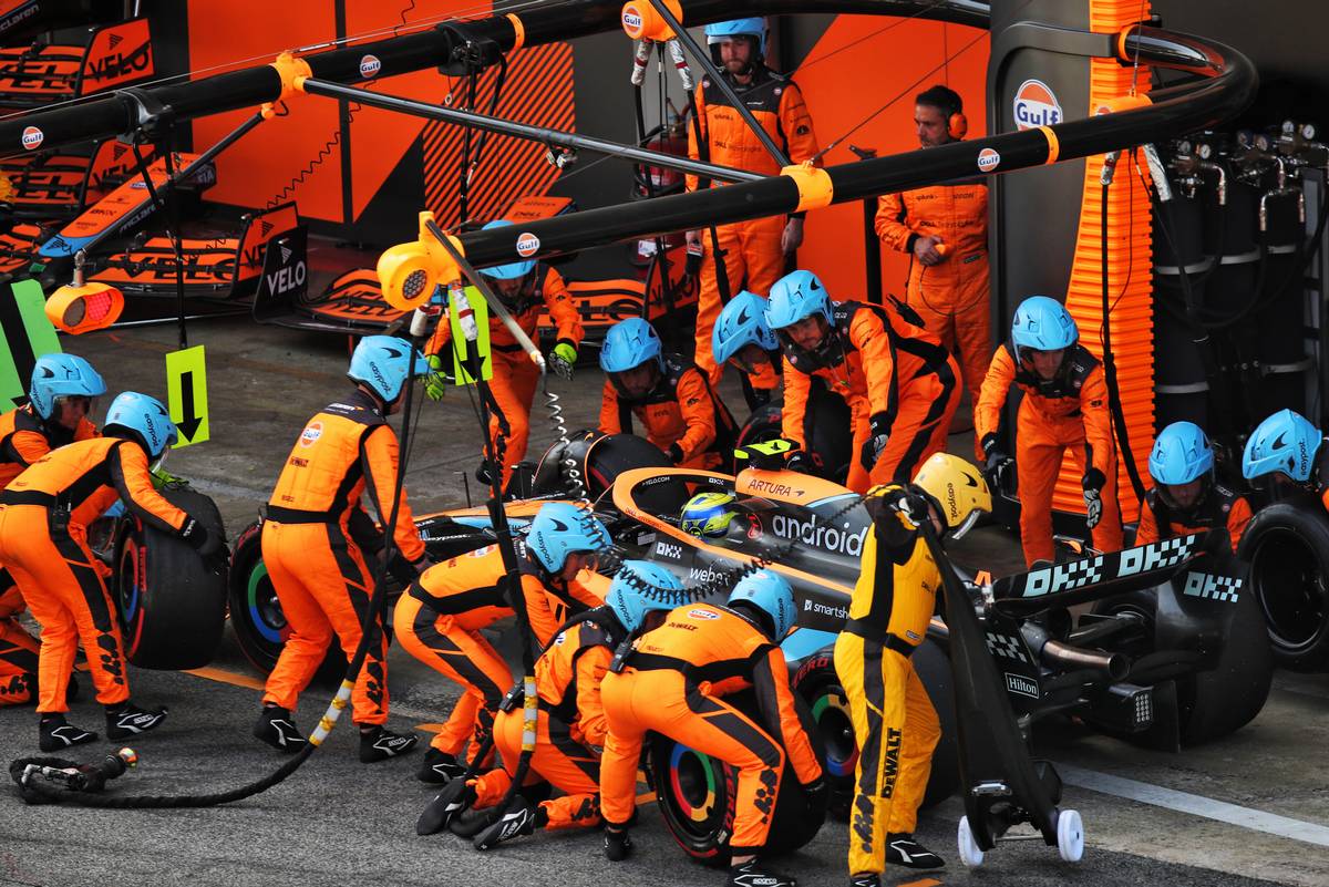 Lando Norris (GBR) McLaren MCL36 makes a pit stop. 22.05.2022. Formula 1 World Championship, Rd 6, Spanish Grand Prix, Barcelona, Spain, Race