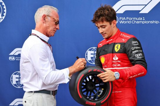 Charles Leclerc (MON) Ferrari is presented the Pirelli Pole Position Award by Greg Maffei (USA) Liberty Media Corporation President and Chief Executive Officer.
28.05.2022. Formula 1 World Championship, Rd 7, Monaco Grand Prix, Monte Carlo, Monaco, Qualifying Day.
- www.xpbimages.com, EMail: requests@xpbimages.com © Copyright: Batchelor / XPB Images