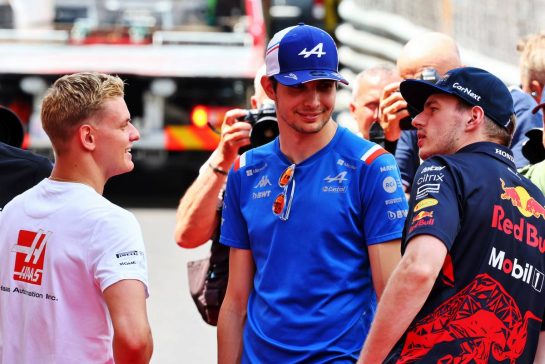 (L to R): Mick Schumacher (GER) Haas F1 Team with Esteban Ocon (FRA) Alpine F1 Team and Max Verstappen (NLD) Red Bull Racing on the drivers parade.
29.05.2022. Formula 1 World Championship, Rd 7, Monaco Grand Prix, Monte Carlo, Monaco, Race Day.
- www.xpbimages.com, EMail: requests@xpbimages.com © Copyright: Batchelor / XPB Images