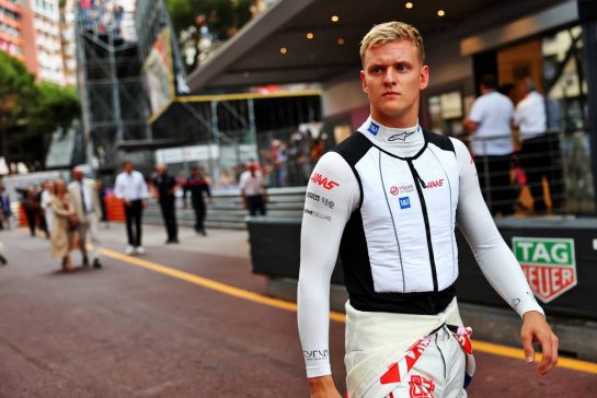 Mick Schumacher (GER) Haas F1 Team on the grid.
29.05.2022. Formula 1 World Championship, Rd 7, Monaco Grand Prix, Monte Carlo, Monaco, Race Day.
- www.xpbimages.com, EMail: requests@xpbimages.com © Copyright: Charniaux / XPB Images
